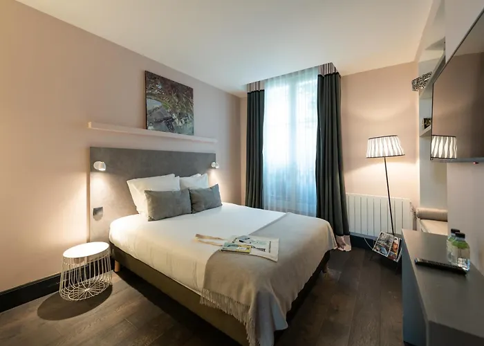 호텔 1er Etage Marais 3*